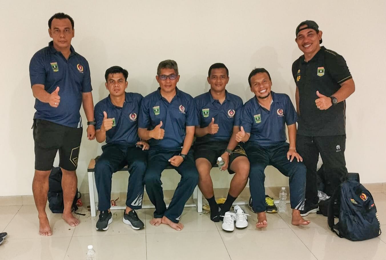 Ketua KONI  Ir Ronny Pahlawan  apresiasi  tim sepakbola Sumbar di Porwil XI-2023 Riau.